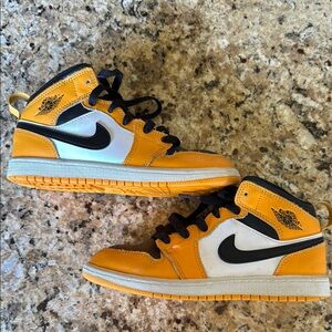 Nike Kids' Boys air Jordan’s Yellow and Black Sneakers size 2 like new